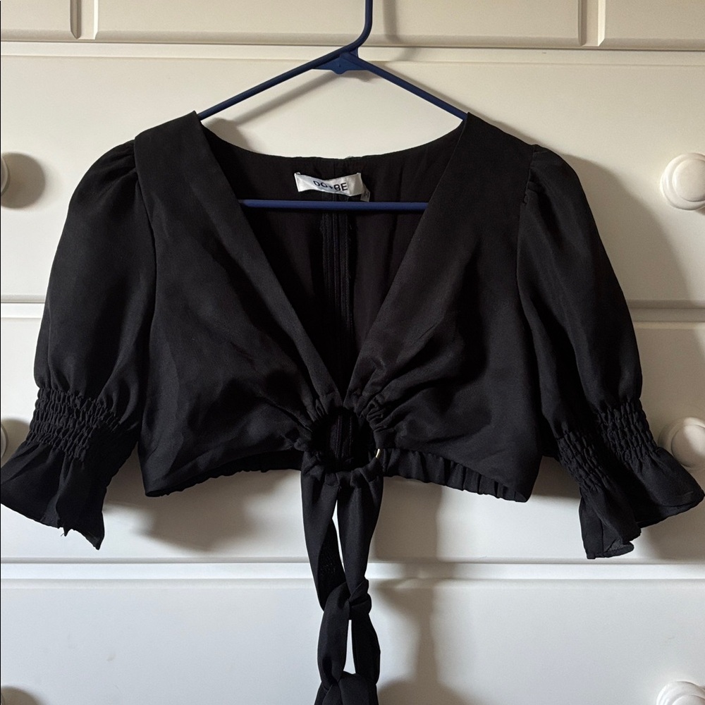 DO + BE Size Small Black Cropped Blouse